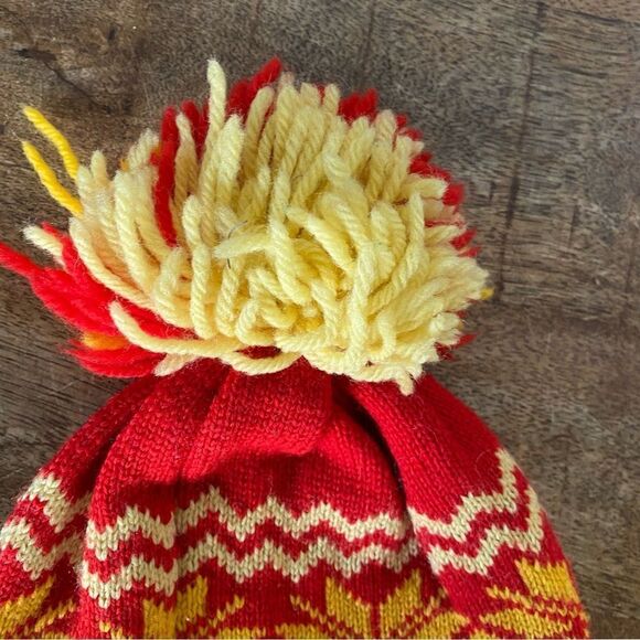Vintage 1980’s wool snowflake Pom Pom ski hat